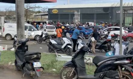 La distribution de carburant tourne au chaos à Mayotte